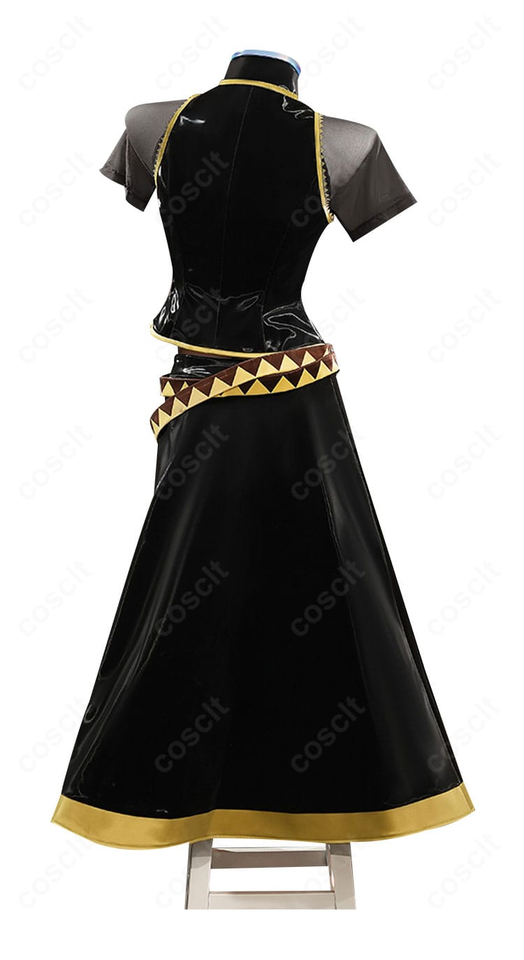 巡音ルカ コスプレ衣装の背面。ベルト位置と背面装飾の配置まで忠実に再現。