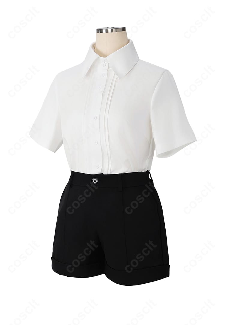 インナーシャツの近接。襟元・前立て・ボタンの仕上げが見える霧嶋董香コスプレ衣装のシャツディテール。