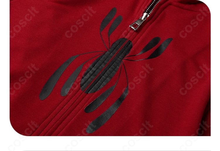 外套の襟元に施したスパイダー模様の装飾ディテール