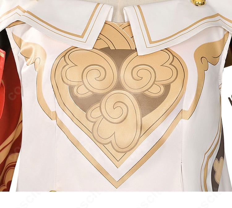 襟の刺繍図案ディテール。模様の再現性と縫製のきれいさが確認できるトリビーの襟元。