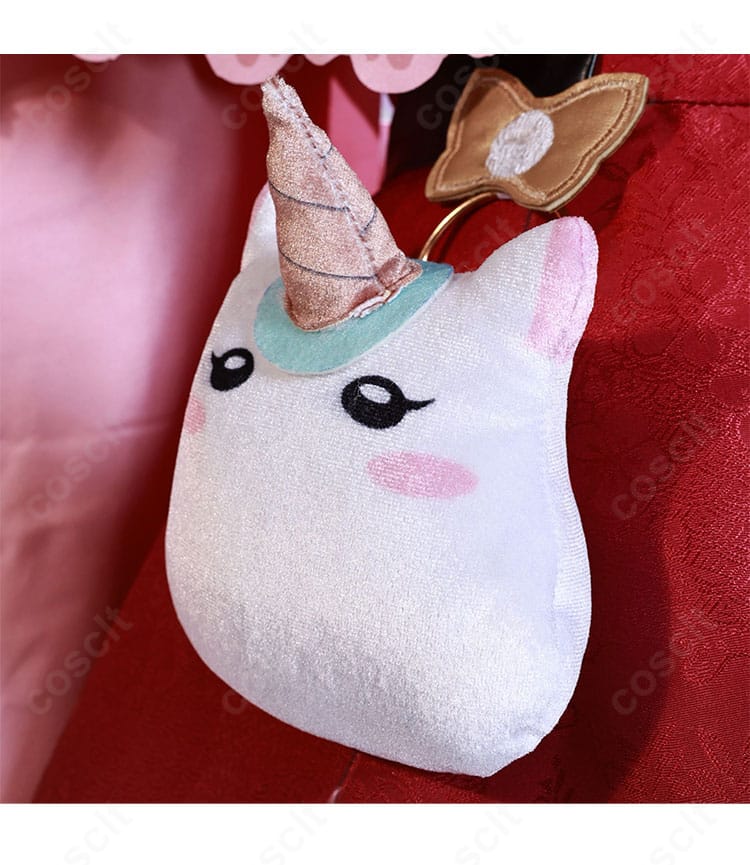 寒鴉（ハンヤ）衣装の腰飾りディテール。刺繍と装飾パーツの質感で存在感を強調。