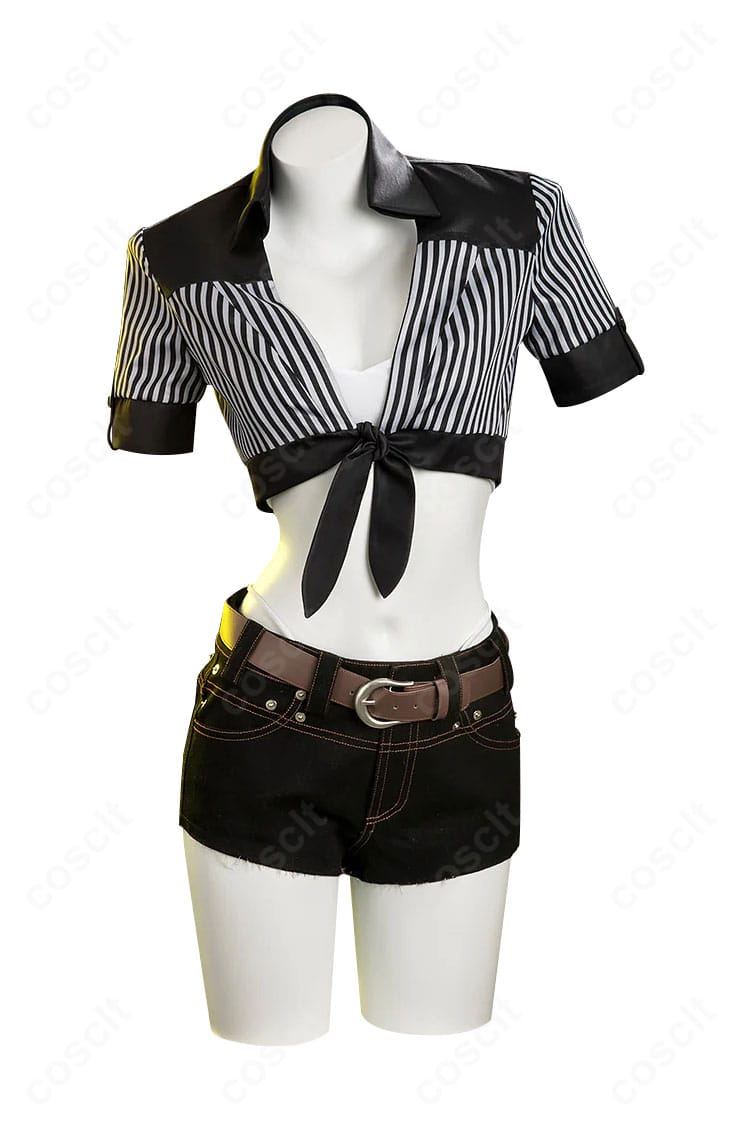 ティファ・ロックハート 水着コスプレ 正面全体。グラマラスホエールの配色とシルエット