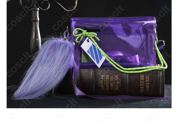 コスプレ用 肩掛けバッグ装飾パーツ。キャラクター性を強調する付属品の質感。