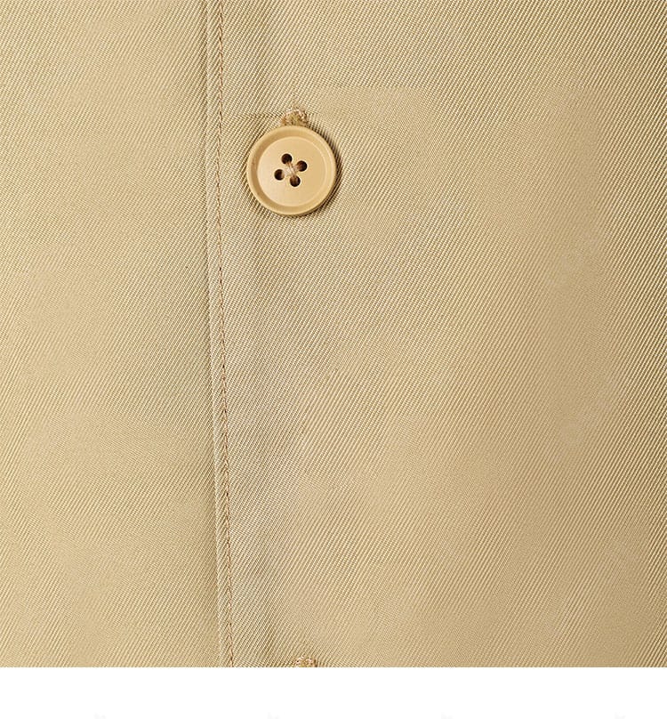 LAZARUS アクセル 囚人Ver. 前立てボタン装飾のアップ。質感の良いメタルボタンと丁寧なステッチを強調