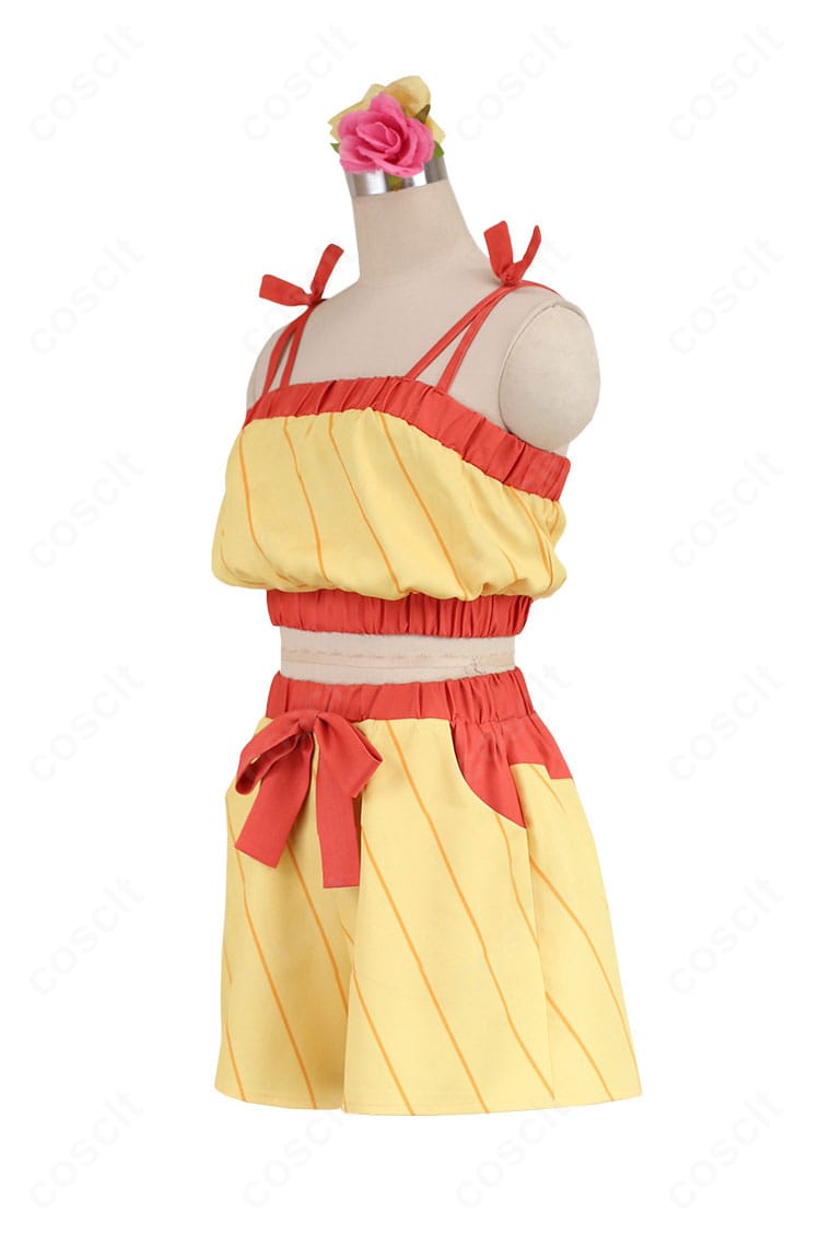 カスミ衣装の側面シルエット。動きやすいラインと縫製ディテールを確認できるアングル。