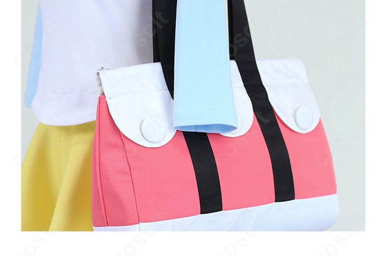 袖口周りの詳細写真。端処理とカフの形状、縫い代の仕上げが分かるカット。