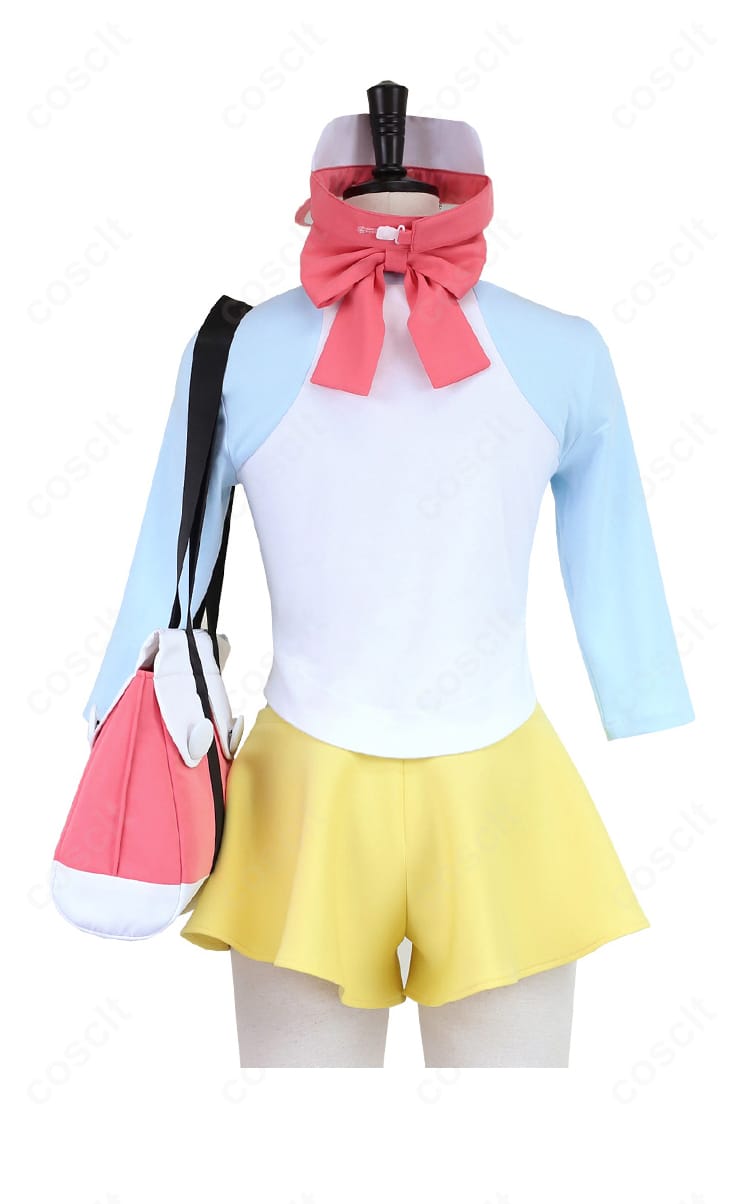 メイ衣装の背面。トップスの背中ラインやキュロットの後ろ姿、帽子の後頭部シルエットまで確認できる写真。