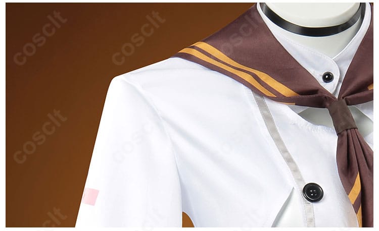 肩袖の装飾ディテール。パーツの立体感と縁取りの仕上げが見えるアップ。