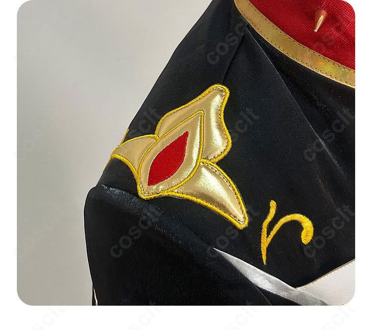 肩部装飾のディテール。エポレット風の意匠とステッチワークを確認できる画像。