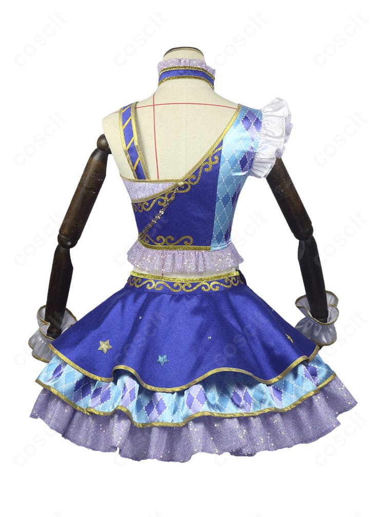 アイカツ！桜庭ローラ ブルースターコーデ背面。背中の切り替えとファスナー位置、スカートの広がりを解説。