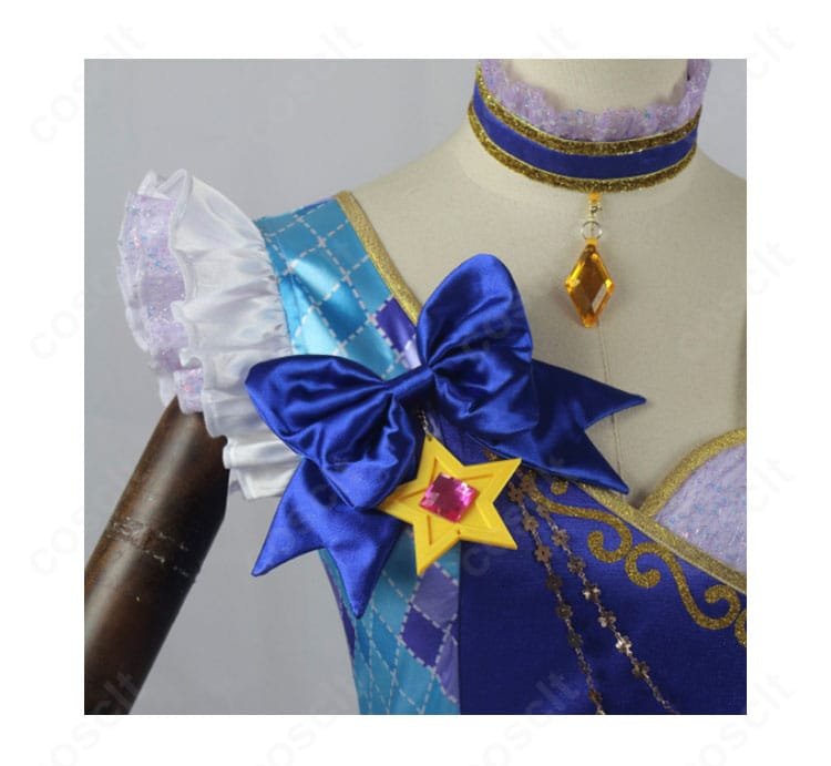 桜庭ローラ衣装の胸元蝶結びディテール。形状と質感、縫製の仕上がりを接写で示す。