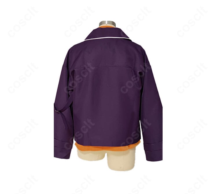 月永レオ 秋冬私服コスプレの背面。背中の縫製と裾の処理、全体のバランスが見える画像。