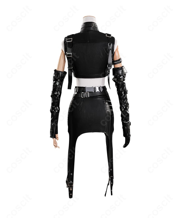 主人公「夜と共に」衣装の背面。見えないファスナーと背面装飾の配置ディテール。