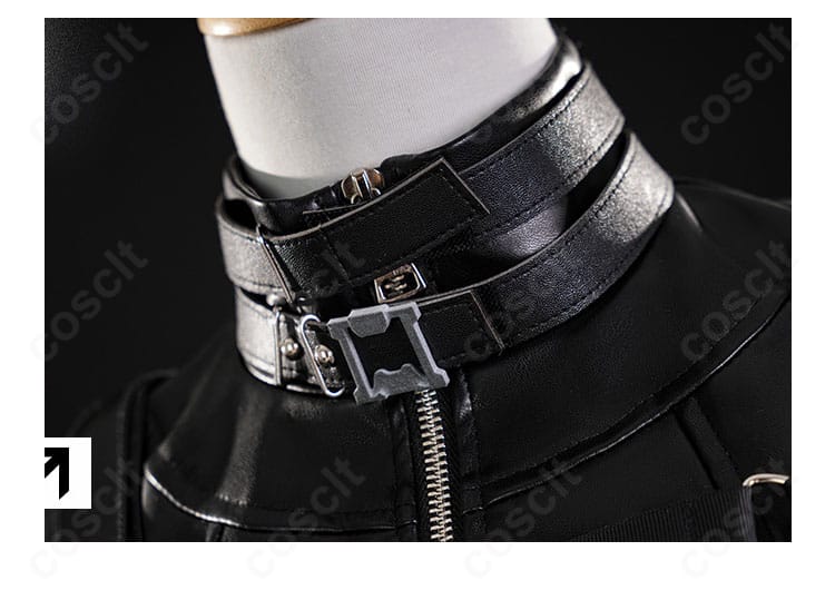 主人公「夜と共に」衣装の首飾りアップ。メタル調パーツとストーン装飾の質感。