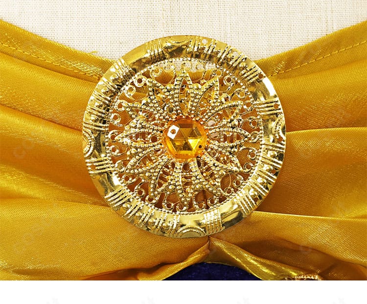 腰飾りのクローズアップ：装飾の配置と揺れ感を捉えた写真。ステージ映えするデザインを確認できます。