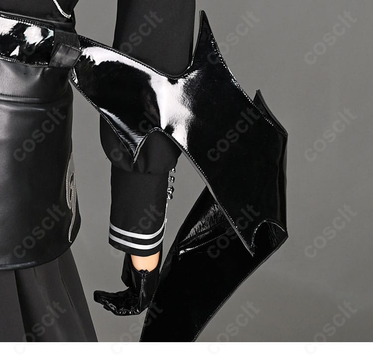 背飾りの装飾ディテール。翼付近のパーツ構成と背面チェーンのバランスを詳細に紹介。