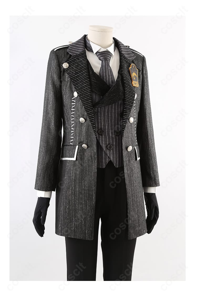 コートの襟（門襟）装飾クローズアップ。ゴシック調の意匠でキャラクターの威厳を演出。