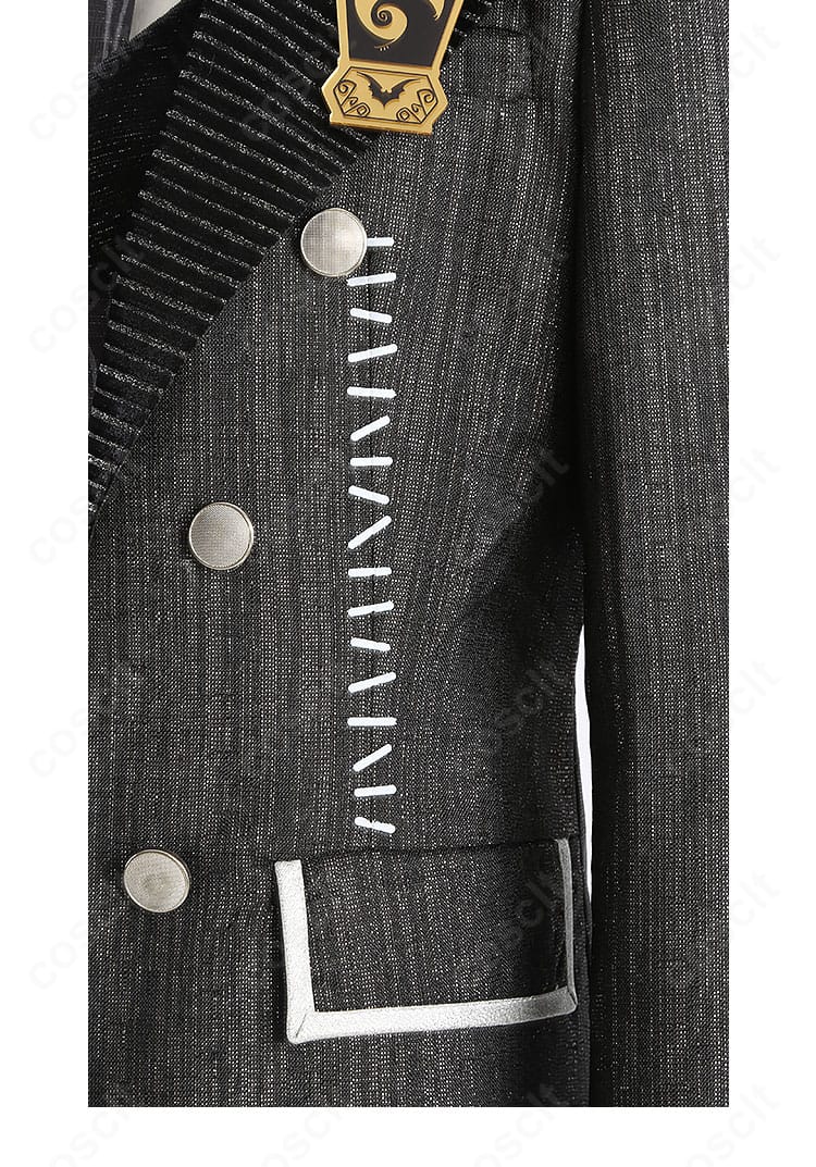 装飾ボタンのディテール。金属調の質感と均整の取れた配置が高級感を強調。