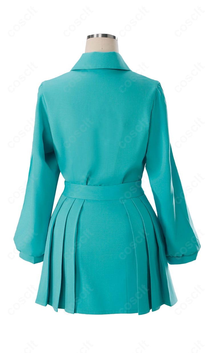 スカート背面ディテール。ファスナー周りと裾の仕上げ、フレアの落ち感を確認できる写真。