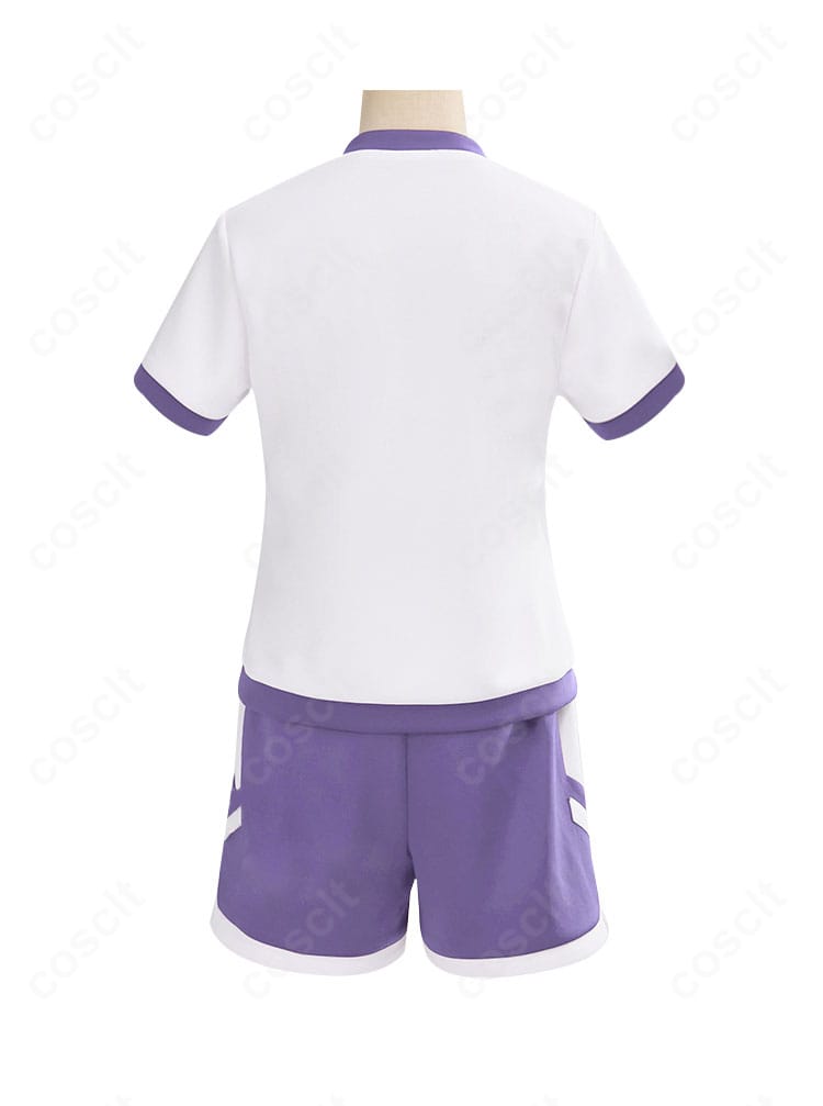 オグリキャップ コスプレ衣装の背面。ショートパンツのシルエットと背面ラインの仕上げが分かるアングル