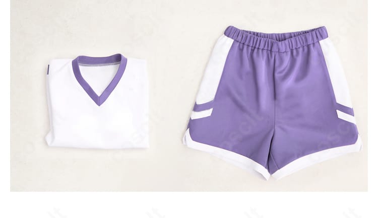 セット内容の平置き画像。トップスとショートパンツの2点でオグリキャップのトレーニング姿を再現