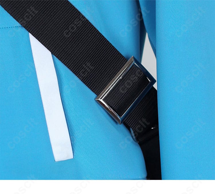 メッセンジャーバッグのショルダーベルト詳細。長さ調整部と縫製の丁寧さが確認できる。