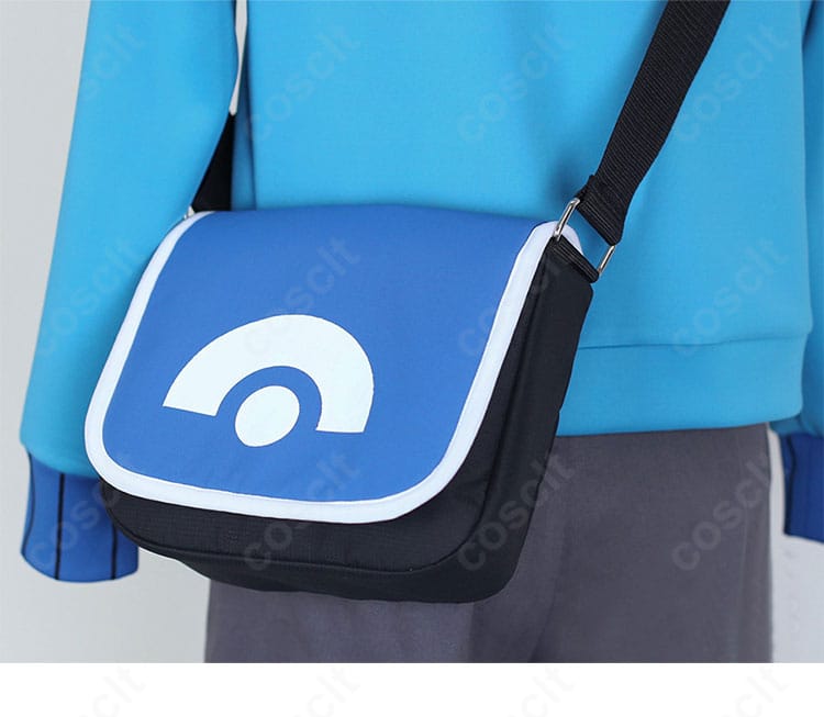 メッセンジャーバッグ本体の詳細。フラップ形状と全体のシルエットを明確に示す。