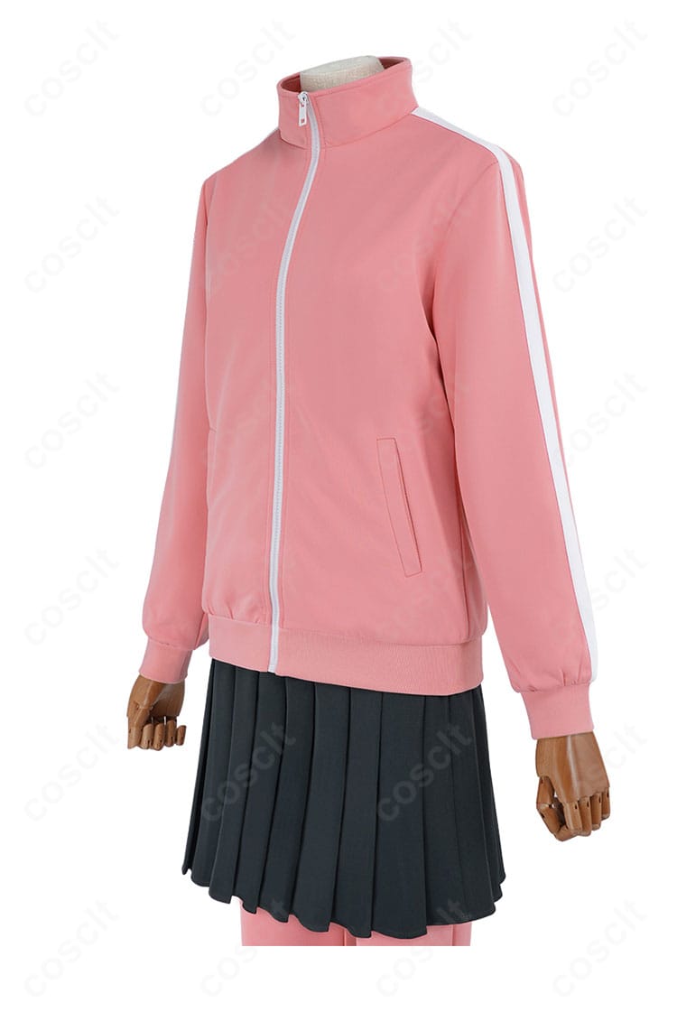 ジャージ姿の側面ディテール。サイドシームとシルエットの落ち感、動きやすさを表現。