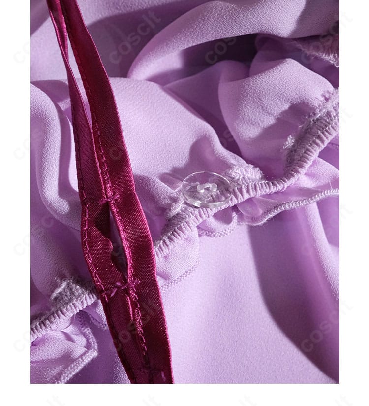 花柄モチーフや刺繍装飾のアップ。上品で落ち着いた印象を与える加藤恵ランジェリー衣装のディテール画像。