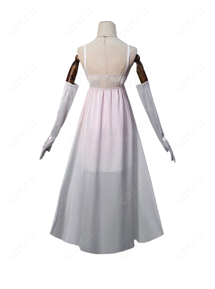 加藤恵コスプレの背面。背中の切り替えと裾の落ち感、仕上げの丁寧さが伝わる画像