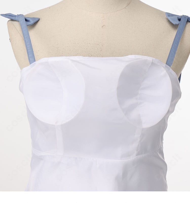 衣装内側のディテール。裏処理と留め具位置が確認できる画像。