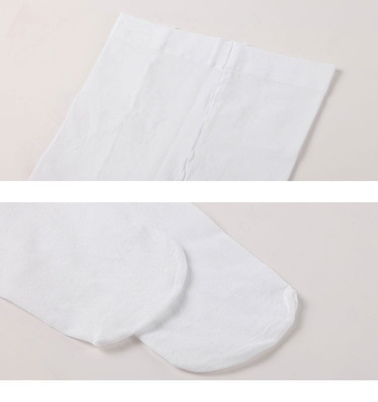 メリュジーヌ 英霊夢装コスプレのガーターベルトとニーハイの装飾。上品でセクシーな足元デザインが確認できる。