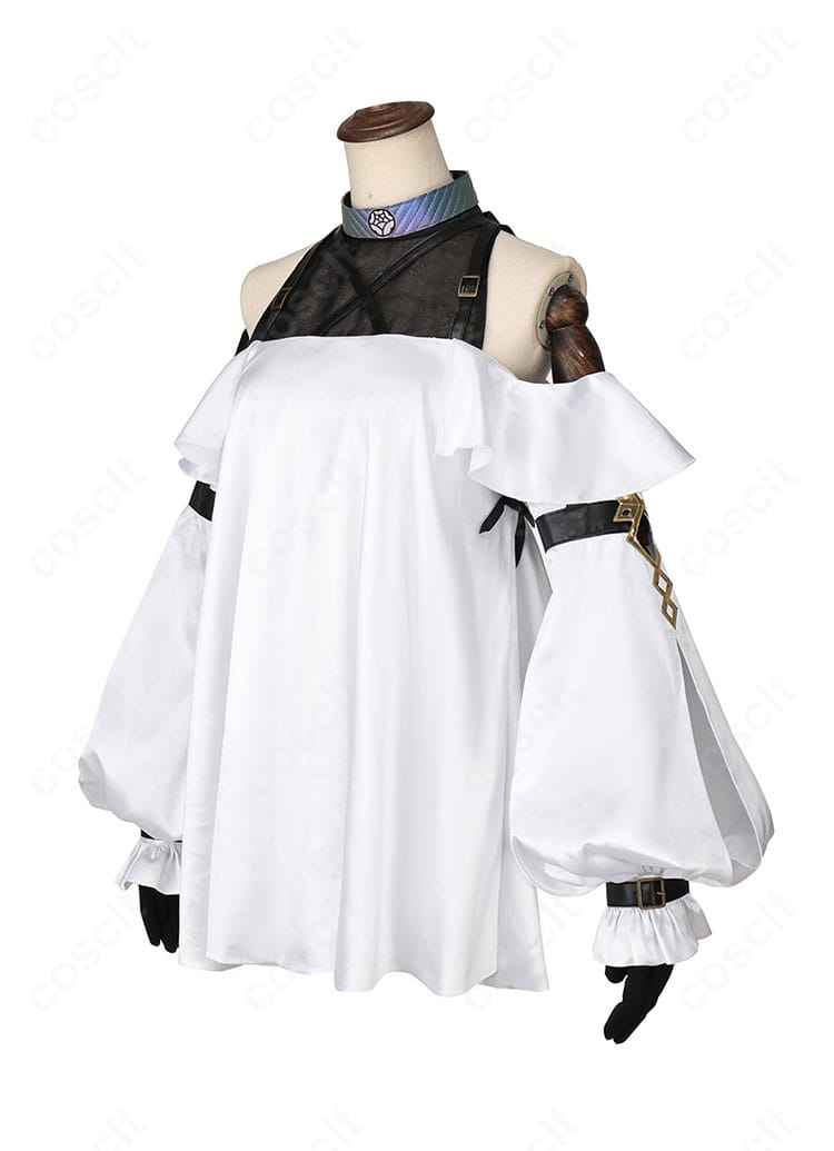 メリュジーヌ 英霊夢装コスプレの側面。ウエストシェイプとスカートのフレア量、フィット感が確認できる角度。