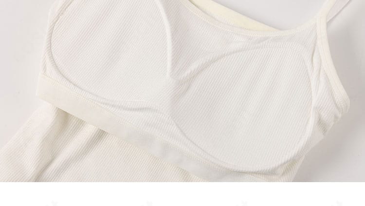 衣装の内側ディテール。裏地処理と縫製の丁寧さ、肌当たりの良さがわかる画像