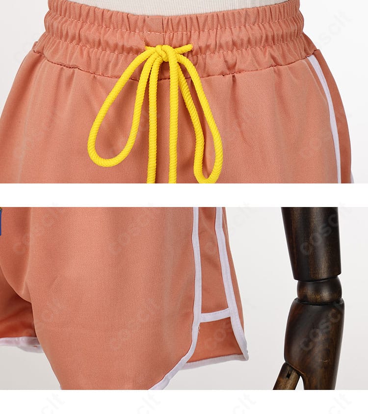 ショートパンツの装飾ディテール。ステッチやサイドアクセントで撮影映えを強化