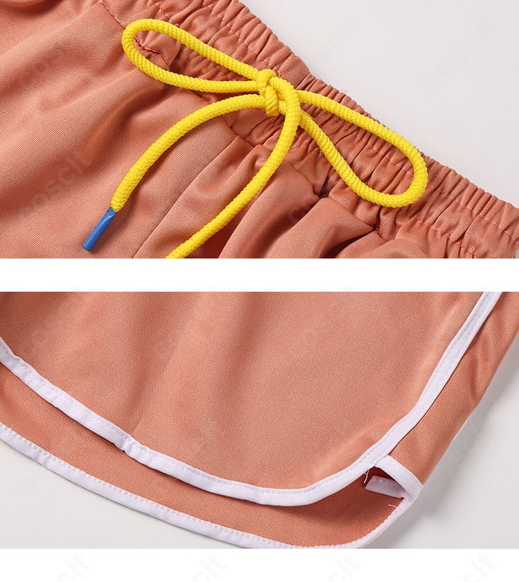 パンツのウエスト装飾のクローズアップ。ゴム仕様と装飾パーツの仕上げが確認できる