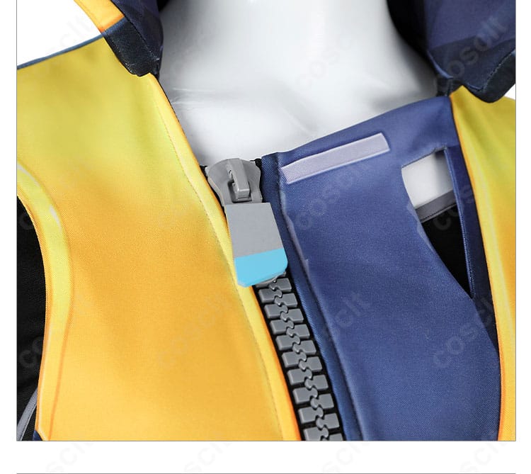 襟口装飾の拡大。特徴的な襟口デザインと配色が分かる接写画像。