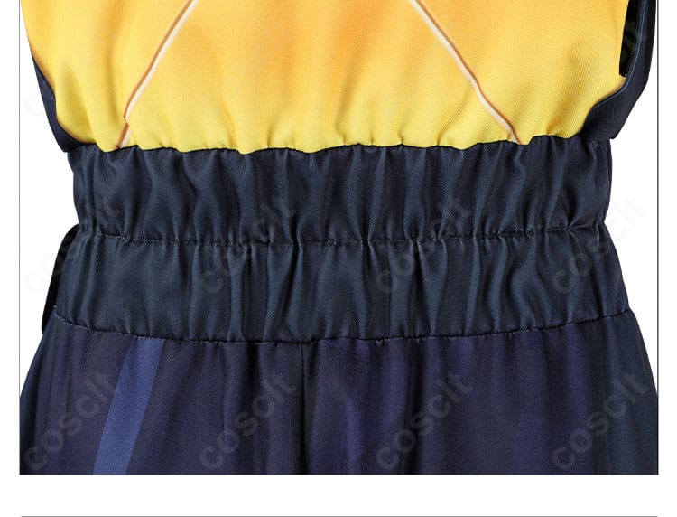 パンツのウエスト部。ベルト通しや切り替え線でフィット感を表現。