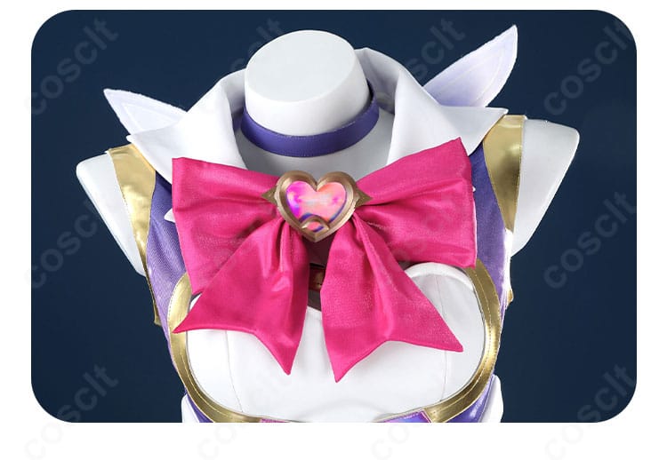 キリコ衣装の襟元ディテール。華やかな装飾と縫製の仕上げが見える接写