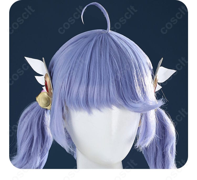 髪飾りのディテール接写。装飾パーツの質感と留め具の仕上げが見える画像