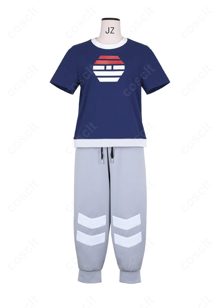 付属Tシャツの単体画像。シンプルで合わせやすいデザインとシルエット