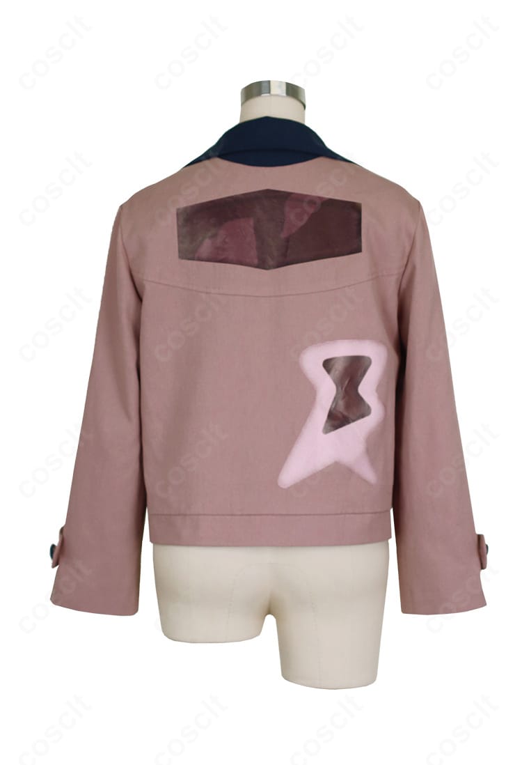 タウニー衣装の背面全体。背中のシンプルなラインと裾の落ち感が確認できる画像。