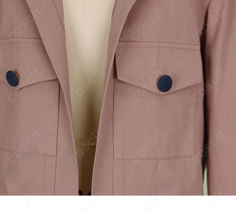 前立て（門襟）部分のディテール。ボタン配置とエッジの整った仕上げがわかる画像。