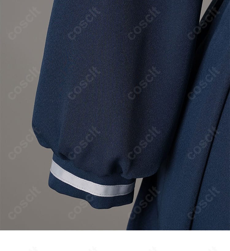 若葉睦 制服コスプレの袖口ディテール。カフ形状とステッチワーク、手首周りのフィット感が分かる拡大。