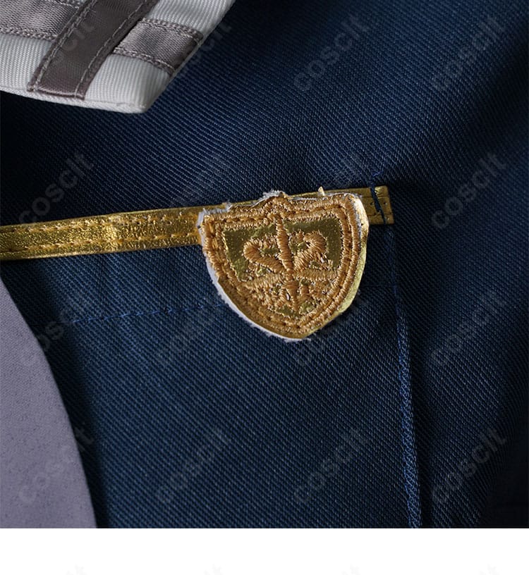 若葉睦 制服コスプレの胸元ディテール。フロントの開閉部と襟元のライン、清潔感ある仕立てを示すアップ。