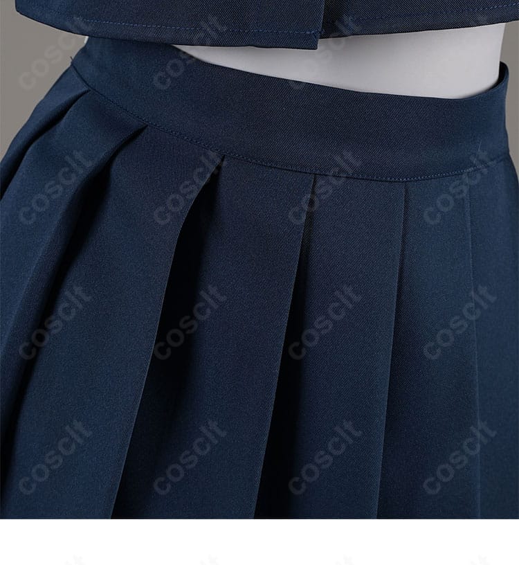 若葉睦 制服コスプレのスカート部分。均一なプリーツとダークブルーの発色、動きに映える陰影を強調。