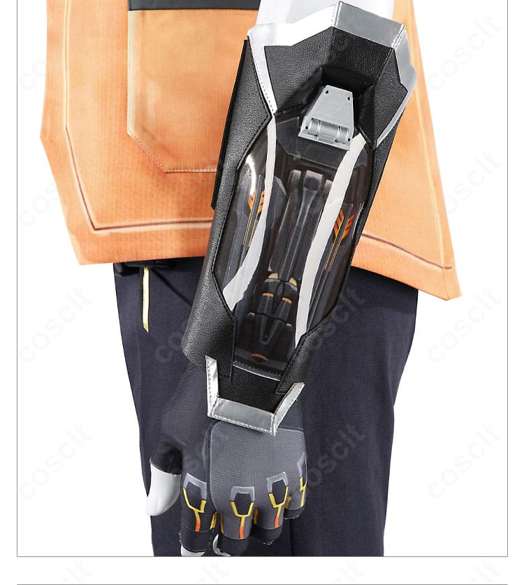 テホ衣装の手鎧ディテール。表面形状と固定ベルトの構造が分かる正面接写。