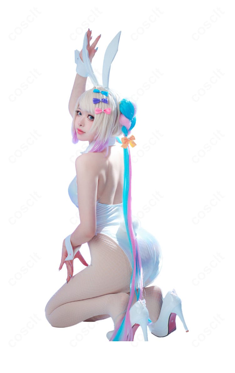 横から見たバニーシルエット。ウエストラインとヒップの立体感が分かるカット。