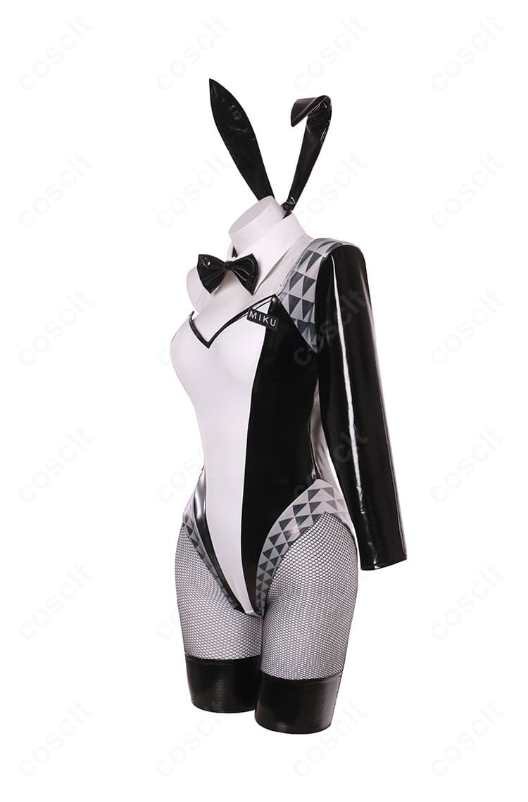 初音ミク バニーVer. 左側面。腕周りの可動域と手首飾りの位置関係が見える。