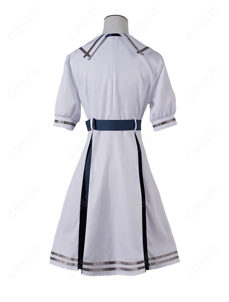 若葉睦 月ノ森女子学園 夏服コスプレの背面全体。背中から裾にかけてのラインと背面装飾の配置を確認できる。